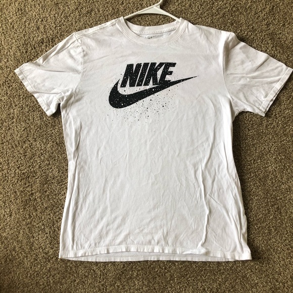 Nike Graphic T-Shirt - Picture 2 of 4